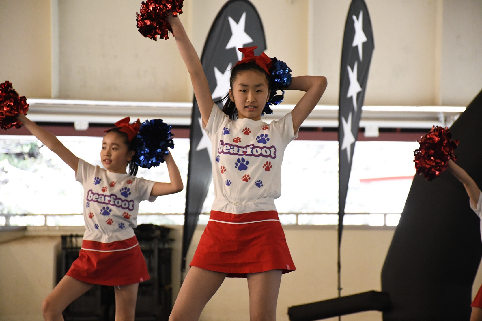 ダンス、、「vearfoot bearfoot 1 bear」というテキストの画像のようです